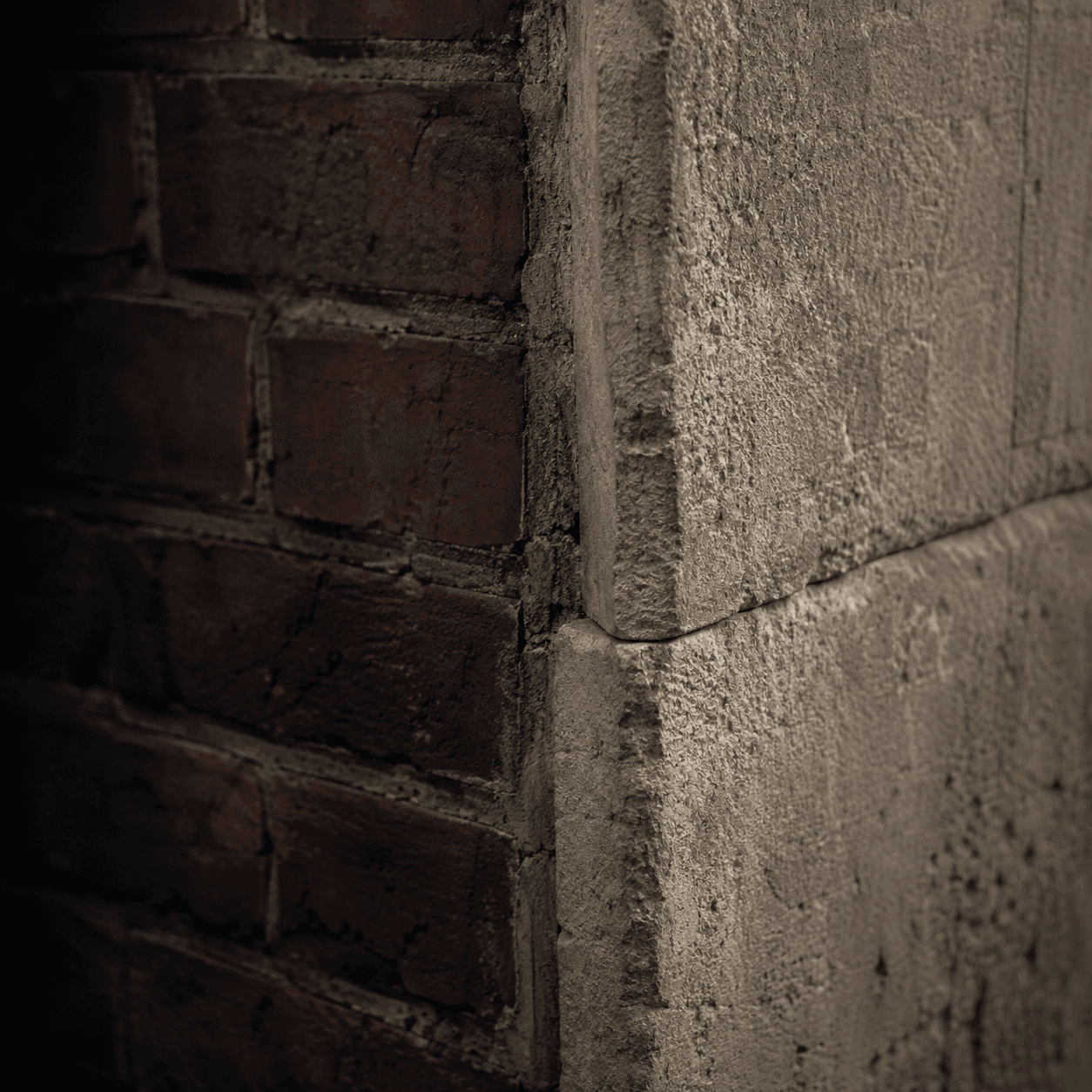 Brick and limestone joint